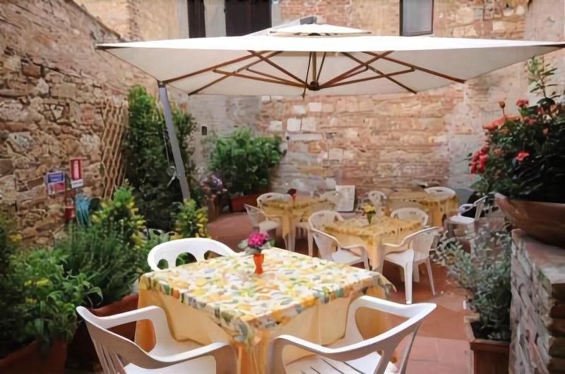 Albergo Duomo Montepulciano Stazione Екстериор снимка