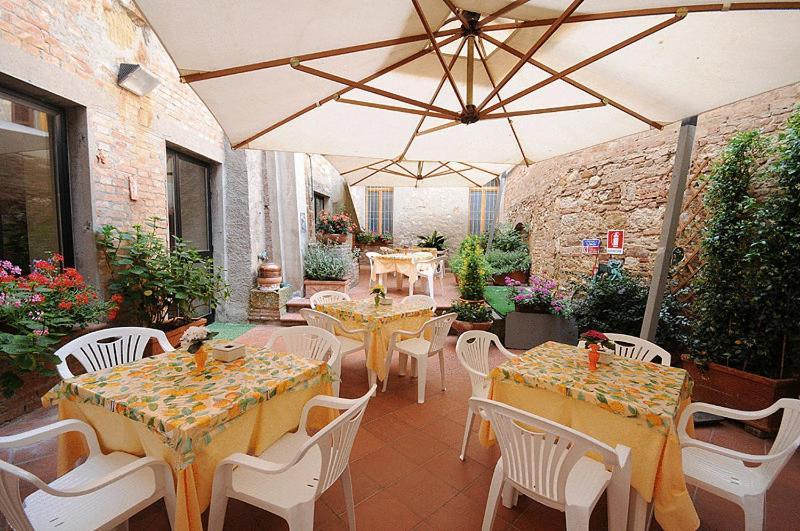 Albergo Duomo Montepulciano Stazione Екстериор снимка