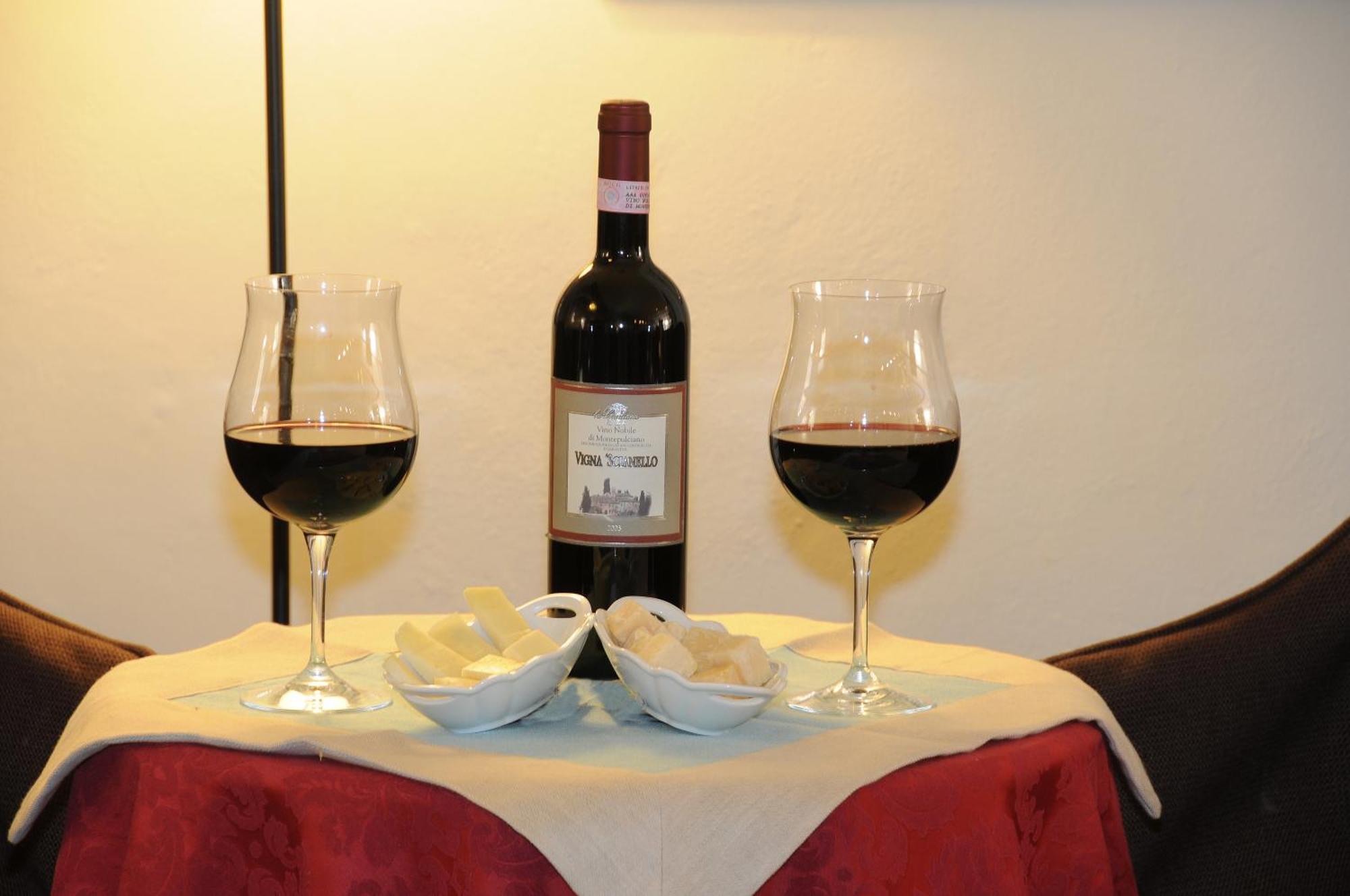 Albergo Duomo Montepulciano Stazione Екстериор снимка